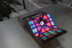 Ngắm công nghệ màn hình AMOLED dẻo gập lại như quyển sách, có phiên bản như iPhone X