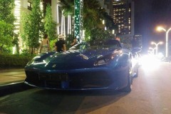 Nha Trang: Ferrari 488 Spider và Range Rover SVAutobiography cùng nhau thả dáng trên phố