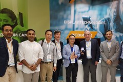 Smartphone Việt xuất ngoại: Câu chuyện không còn hoang đường