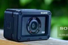 Sony RX0 có giá bán 16,99 triệu; đặt trước tặng gimbal 3,5 triệu; tháng 11 có hàng