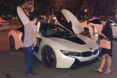 Thiếu nữ Hà Thành được chồng tặng BMW i8 tiền tỷ nhân dịp 20/10