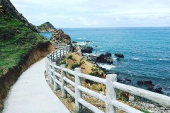 Thoáng nhìn thấy cổng trời xanh vén mở, hạnh phúc òa xuống từ những tầng không…