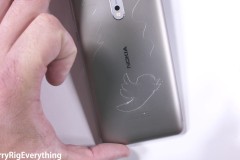 Thử nghiệm độ bền Nokia 6: Khung nhôm A6000 series nhưng cực bền, không thể bị bẻ cong