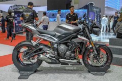 Chiêm ngưỡng Triumph Street Triple RS 2017 giá 430 triệu đồng tại Việt Nam