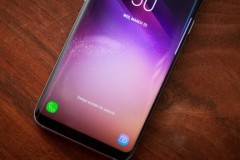 Đây là sự khác biệt giữa màn hình 60Hz của S8 và màn hình 120Hz của Sharp Aquos