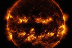 NASA bất ngờ tung bộ mặt Halloween của Mặt trời