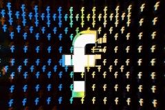 Người đàn ông bị cảnh sát bắt chỉ vì Facebook dịch thuật sai