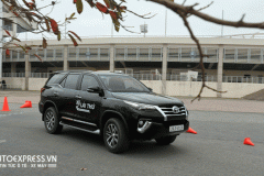 SantaFe, Sorento, Pajero Sport đã giảm giá mạnh sao Fortuner chưa lên tiếng?