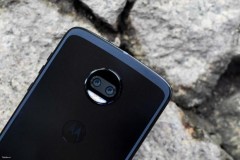 Trên tay Z2 Force Edition: màn hình chống vỡ, camera kép, thiết kế mỏng hơn đời đầu, pin giảm