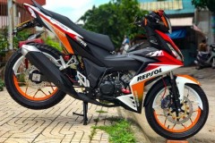 Winner 150 độ thể thao với bộ cánh Repsol kết hợp cùng đồ chơi hàng hiệu