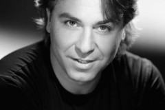 Thưởng thức tinh tế: Khi giàn nhạc được phối khí hoàn hảo, tôn vinh hết vẻ đẹp của giọng nam cao Tenor