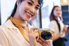 Trên tay Fujifilm X-E3 chính hãng và so sánh với X-E2s: giá từ 21,99 triệu, miễn phí mod da Khắc Tên