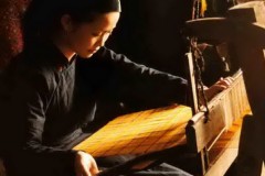 Từ chuyện Khaisilk ngẫm về thăng trầm lụa Việt: Đâu rồi kẽo kẹt con thoi, em ngồi dệt cửi bàn tay thoắt mềm?