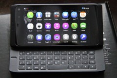 Vài hình ảnh hiếm hoi của Nokia N950 với bàn phím QWERTY dạng trượt, Meego OS
