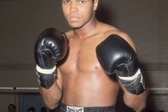 16 lần chạm trán UFO: Câu chuyện ít biết của huyền thoại đấm bốc Muhammad Ali