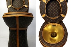Bồn cầu mạ vàng sang chảnh được làm từ... 24 chiếc túi Louis Vuitton