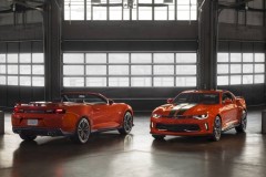 Chevrolet Camaro nổi bật với sắc cam cổ điển Crush Orange và các bánh xe 20 inch
