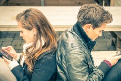 Có phải nhắn tin càng nhiều thì mối quan hệ càng bền vững?