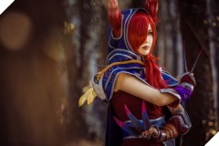 Cosplay Xayah vô cùng xinh đẹp nhưng không kém phần chết chóc