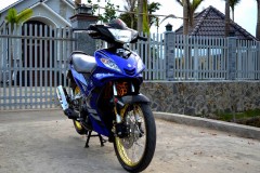 Exciter 135 độ nhẹ nhàng khoe dáng giữa sân nhà