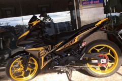 Exciter 150 độ phong cách Malay khoe dáng giữa nắng chiều