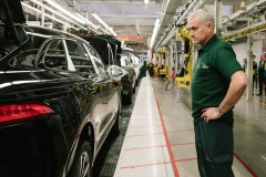 HLV José Mourinho là khách hàng thứ 100.000 của Jaguar F-Pace