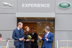 Hoàng tử William và công nương Kate Middleton thăm nhà máy Jaguar Land Rover