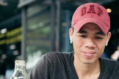 Anh em có đang dùng tai nghe không dây hoàn toàn?