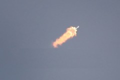 Một động cơ tên lửa của SpaceX nổ trong khi thử nghiệm
