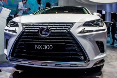 Lexus NX 300 góc cạnh với nội thất sang trọng thể thao giá 2,439 tỷ đồng
