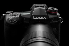 Panasonic tung ra chiếc máy ảnh không gương đầu tiên của hãng