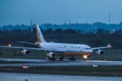 Quốc vương Brunei tự lái chuyên cơ siêu sang đến Đà Nẵng