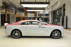 Rolls-Royce Wraith phối màu hồng trắng độc nhất vô nhị tại Abu Dhabi