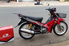 Sirius 110 độ khoe dáng bên thùng Racingboy bá đạo