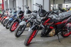 Suzuki Raider R150 thêm phiên bản màu đỏ đen và trắng đen tại Việt Nam