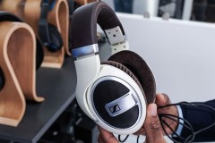 Những sản phẩm nổi bật nào của Sennheiser đang bán chính hãng tại Việt Nam?