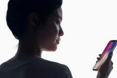 Cách thiết lập Face ID để có thể mở khóa iPhone X khi máy được đặt trên bàn