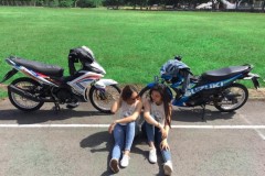 Hai thiên thần khoe dáng bên cặp đôi Exciter và Raider Fi độ