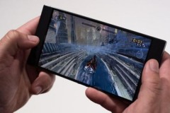 Điện thoại chơi game Razer Phone được mở bán sớm tại Mỹ