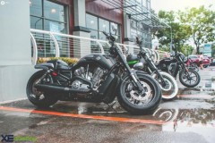 Luyện kỹ năng chạy mô tô phân khối lớn giữa trời mưa cùng Harley-Davidson of Saigon