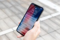 Loa trước iPhone X phát ra tiếng lách cách hoặc vo ve khi bật âm lượng lớn?