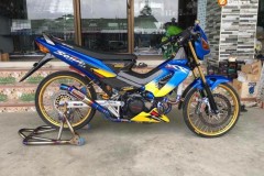 Sonic 125 độ chất lừ đến "má nhìn không ra" của biker nước bạn