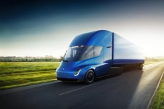 Cận cảnh chiếc xe đầu kéo chạy điện với khả năng tự hành của Tesla
