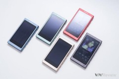 Trên tay máy nghe nhạc Walkman NW-A45 và NW-A46HN