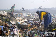 Nhà nổi làm bằng chai nhựa phế liệu có thể giúp Bangladesh chống ngập lụt dễ dàng