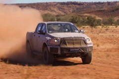 Toyota Hilux sẽ có bản hiệu năng cao đấu Ford Ranger Raptor?