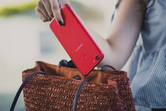 Trên tay OPPO F5 bản màu đỏ: đẹp hơn, mạnh mẽ hơn hai phiên bản trước đó