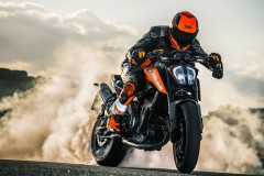 KTM 790 Duke với kiểu dáng mạnh mẽ, hiện đại và sắc sảo hơn