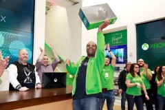 Microsoft chính thức bán ra phiên bản Xbox One X sau khi giới thiệu cách đây 5 tháng