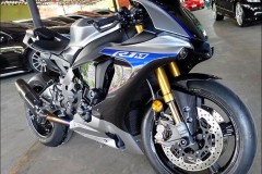 Soi độ đẹp trai của Yamaha R1M sau khi nâng cấp mâm Rotobox